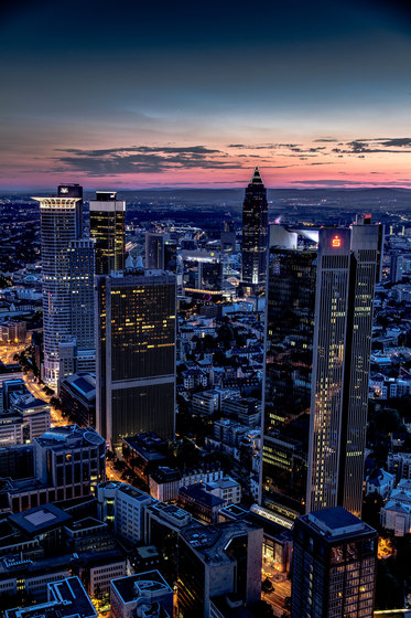 Frankfurt | The skyline of Frankfurt am Main in the evening | Pannelli legno | wallunica