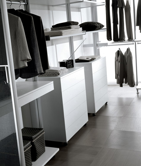 Vertical | Walk-in wardrobes | Longhi S.p.a.
