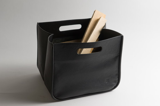 U-Board leather bag | wood log holder | Fireplace accessories | lebenszubehoer by stef’s