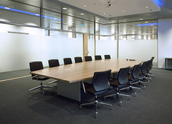 Size conference table | Contract tables | RENZ
