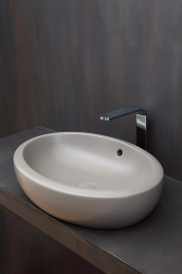 Fluid on top washbasin 60 | Wash basins | Ceramica Cielo