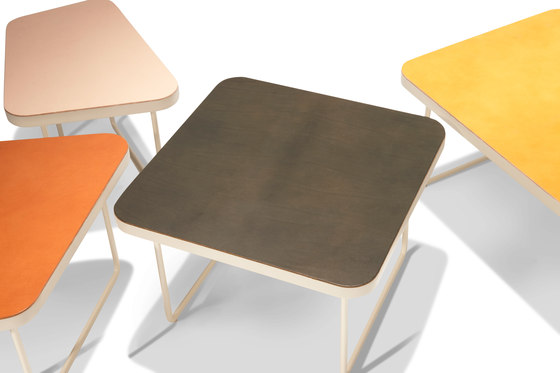 Crossed Legs | Tables d'appoint | Indera