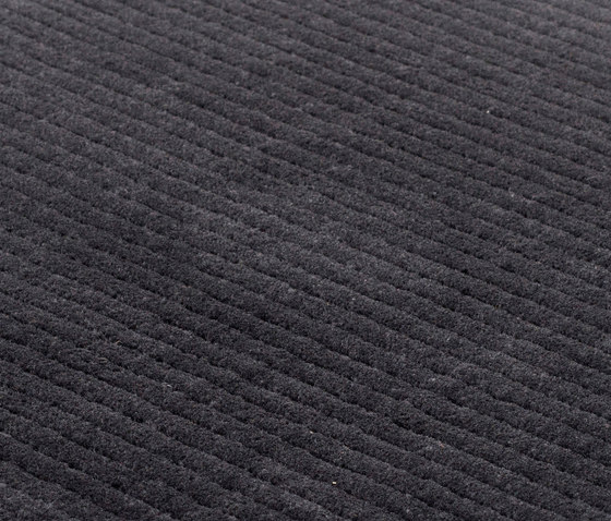 Suite STHLM Wool deep graphite | Formatteppiche | kymo