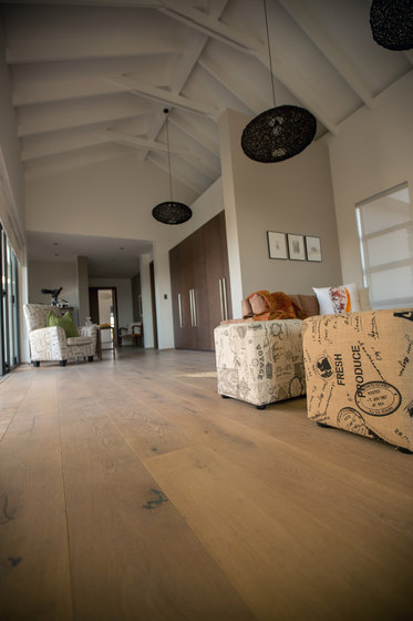 OAK Country brushed | natural and white oil | Wood flooring | mafi