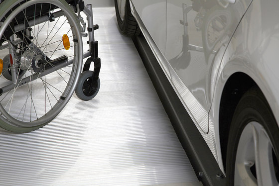 Behindertengerechtes Parken | Halbautomatische Parksysteme | KLAUS Multiparking