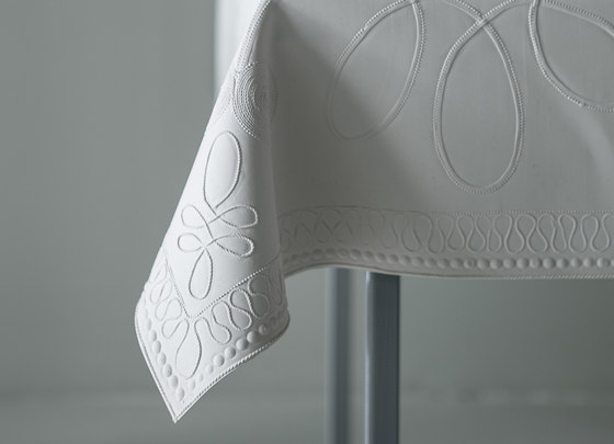 Table skin embroidery | Complementi tavola | Droog