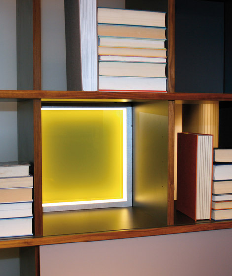 QR Shelf | QRL Shelf lamp | Lámparas para muebles | OLIVER CONRAD