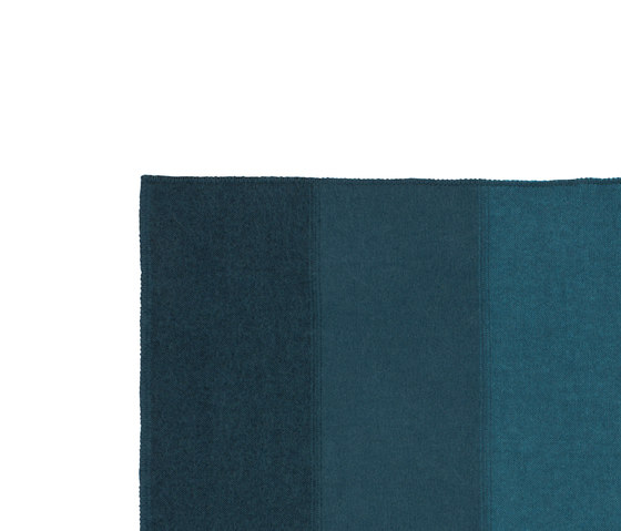 Tint Throw Blanket Blue | Mantas | Normann Copenhagen