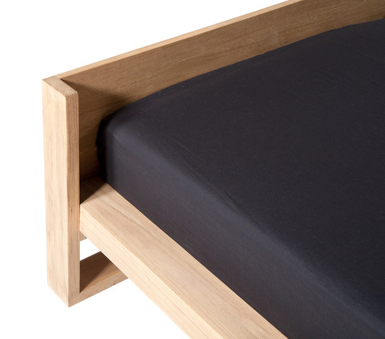 Oak Nordic bed | Camas | Ethnicraft