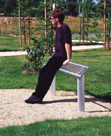 Europe mesh standing seat | Benches | Concept Urbain