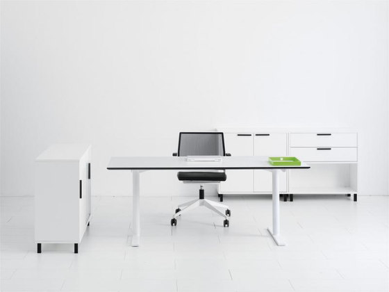 Q10 Desk | Objekttische | Holmris B8