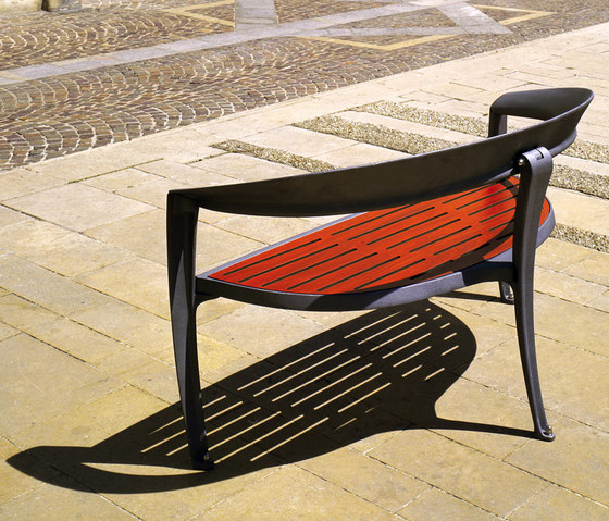 Nastra wooden bench | Sitzbänke | Concept Urbain