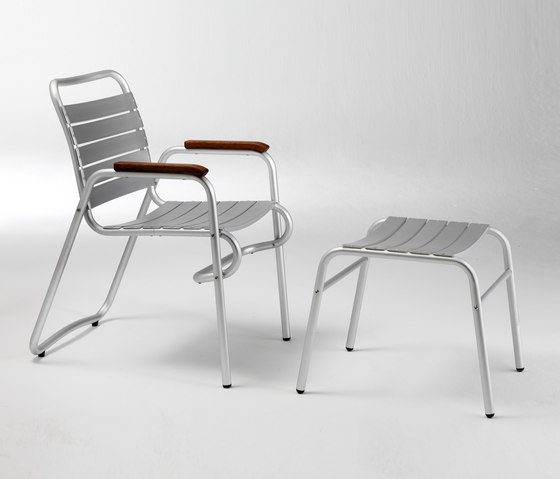 Alu 7 armchair with stool | Armchairs | seledue