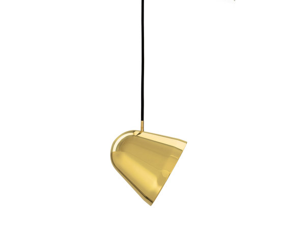 Tilt S Brass pendant light | Lámparas de suspensión | Nyta