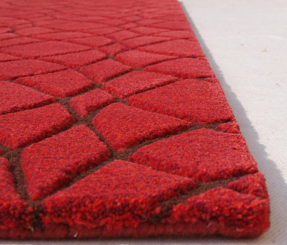 Strange Red | Alfombras / Alfombras de diseño | Nuzrat Carpet Emporium