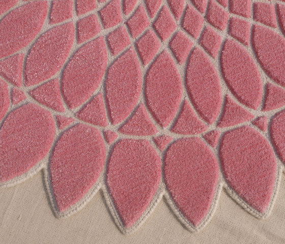 Wreath Pink | Tapis / Tapis de designers | Nuzrat Carpet Emporium