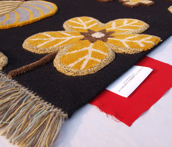 76 14 | Tapis / Tapis de designers | Nuzrat Carpet Emporium