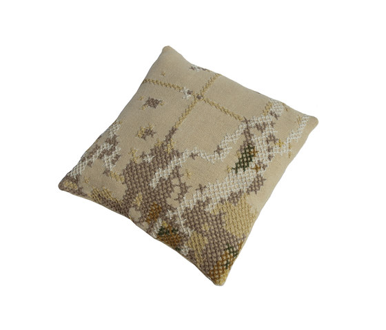X Stars Cushion | Cojines | Nuzrat Carpet Emporium