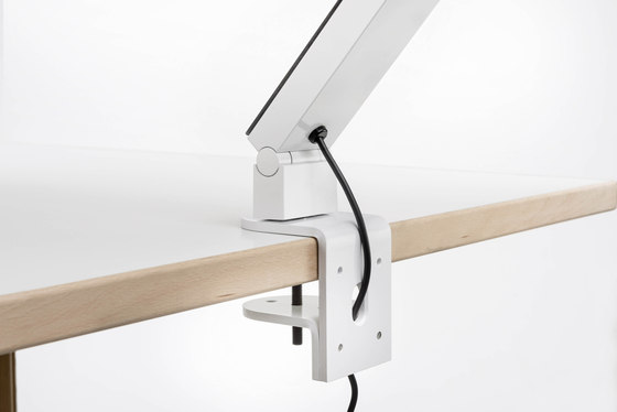FLOOR LINEAR white | Free-standing lights | LUCTRA