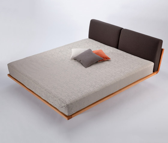 SWING bed | Beds | Holzmanufaktur