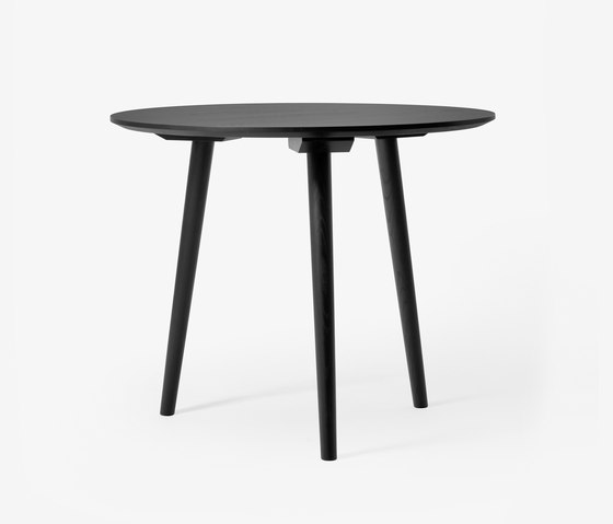 In Between SK3 Black Lacquered Oak | Dining tables | &TRADITION