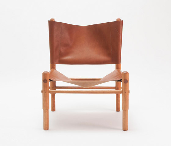 Sling Chair Cherry | Fauteuils | Workstead