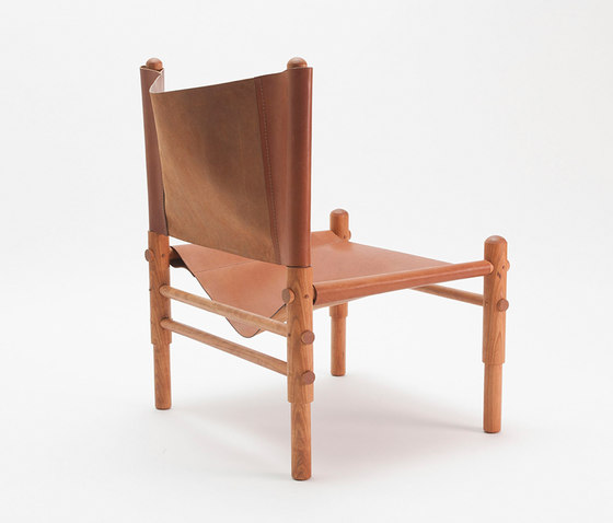 Sling Chair Cherry | Fauteuils | Workstead