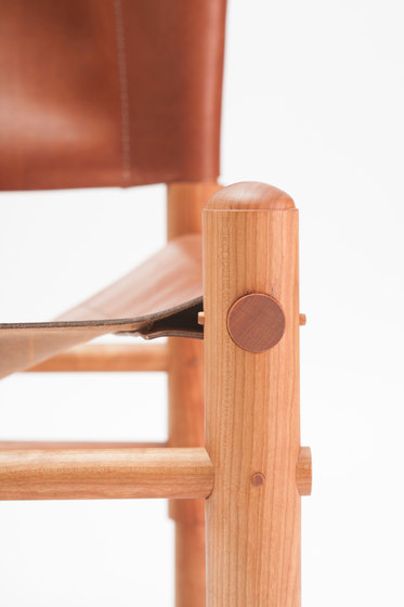 Sling Chair Cherry | Poltrone | Workstead