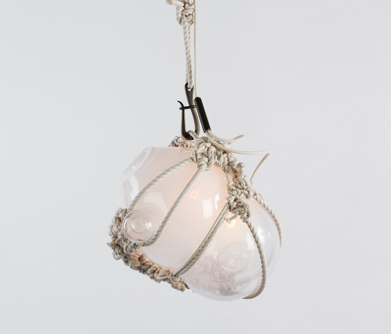 Knotty Bubbles Pendant - Large (Natural/Opal) | Lampade sospensione | Roll & Hill