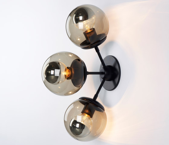 Modo Sconce - 3 Globes (Black/Smoke) | Appliques murales | Roll & Hill