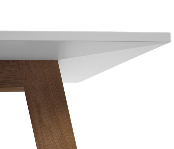 Angle Table | Tables de repas | A2 designers AB