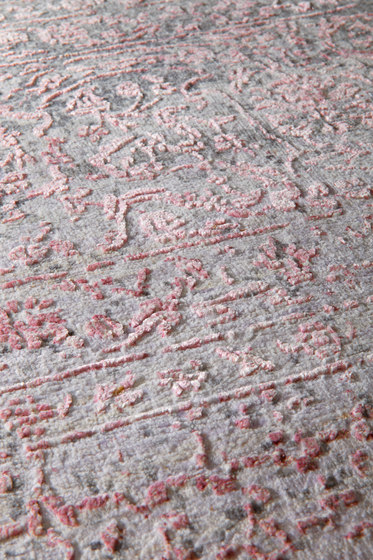 Kork Reintegrated grey & pink | Formatteppiche | THIBAULT VAN RENNE