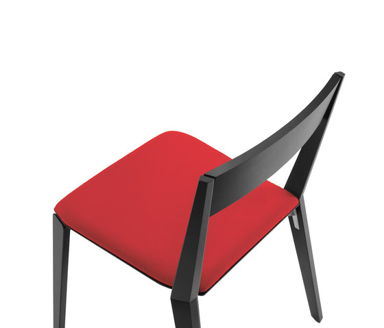 FINN Four-legged chair | Sillas | Girsberger