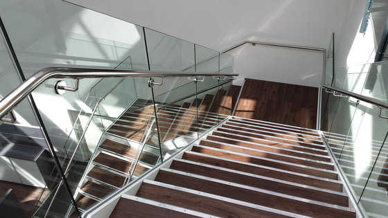 SP200 staircase system | Systèmes d'escalier | Steelpro