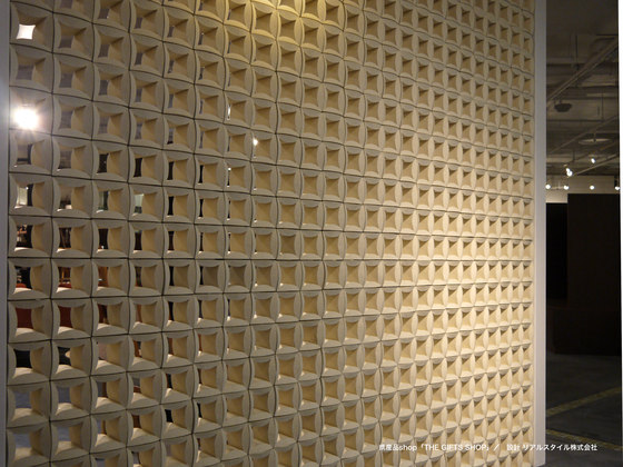 Porous block 100 in-situ | Sistemi di pareti divisorie | Kenzan