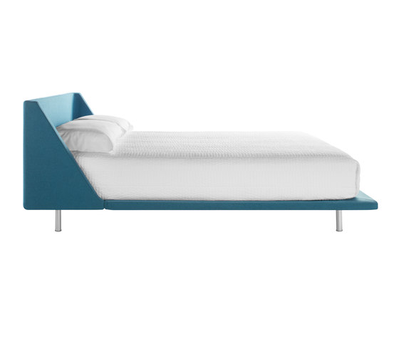 Nook Queen Bed | Betten | Blu Dot