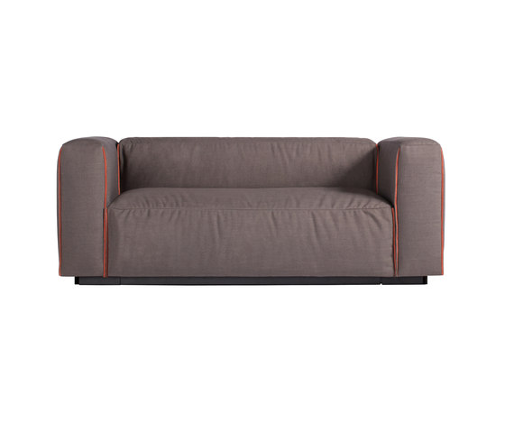 Cleon Armed Sofa | Canapés | Blu Dot