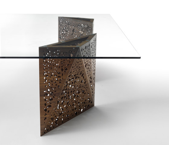 Riddled Table² | Dining tables | CASAMANIA & HORM