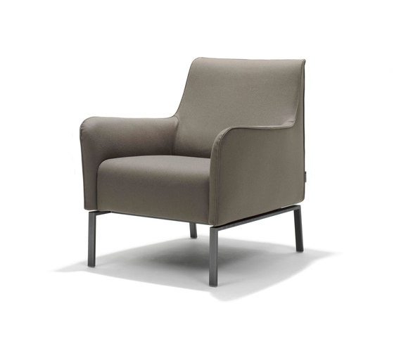 Giulia armchair | Armchairs | Linteloo