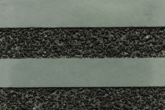 GCGeo Stripes Horizontal green cement - black aggregate | Exposed concrete | Graphic Concrete