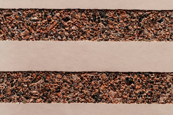 GCGeo Stripes Horizontal red cement - red aggregate | Hormigón liso | Graphic Concrete