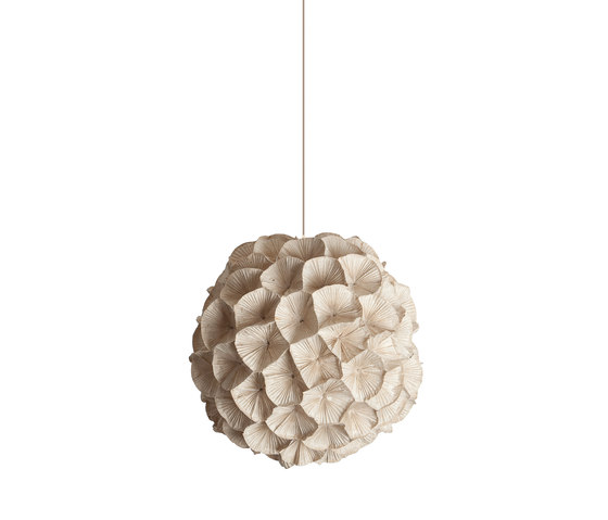 Poppy Hanging Lamp medium | Lámparas de suspensión | Kenneth Cobonpue