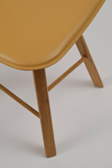 Tria Simple Chair Leather | Stühle | Colé