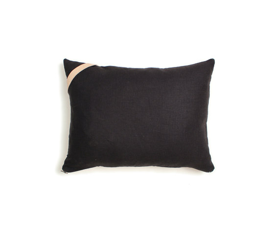 Pearl Crosshatch Leather Pillow - 12x16 | Coussins | AVO