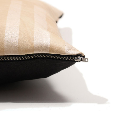 Pearl Crosshatch Leather Pillow - 12x16 | Cuscini | AVO