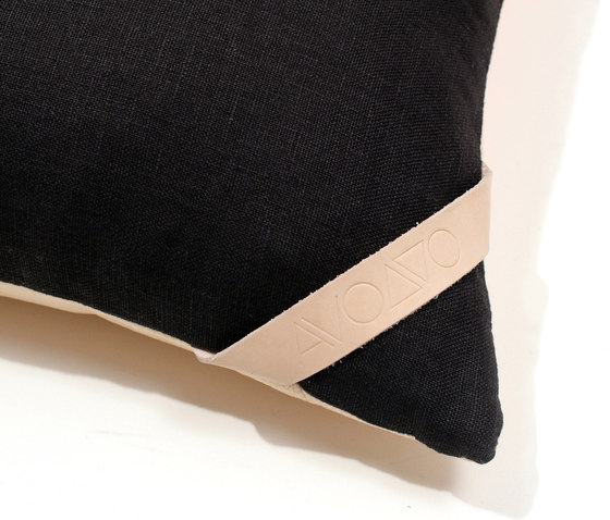Pearl Crosshatch Leather Pillow - 12x16 | Cojines | AVO