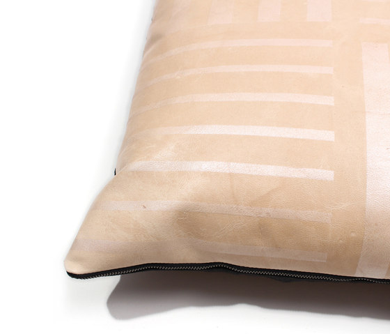 Pearl Crosshatch Leather Pillow - 18x18 | Coussins | AVO