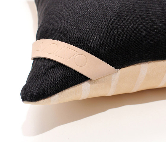 Pearl Crosshatch Leather Pillow - 18x18 | Cuscini | AVO