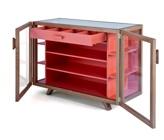 Vitrina small sideboard | Vitrinen | Case Furniture