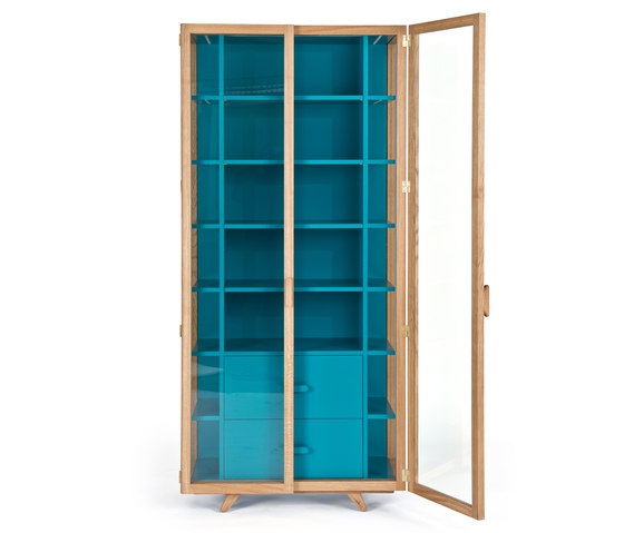 Vitrina tall cabinet | Vitrinen | Case Furniture